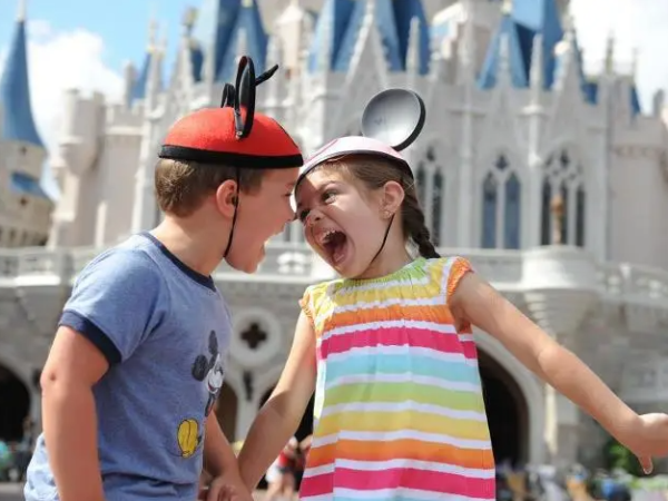 As Melhores Estratégias para Aproveitar os Parques da Disney com Crianças Pequenas